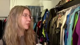 VIDEO Oamenii fac mai des cumpărături de la second hand. Tinerii sunt în căutare de produse